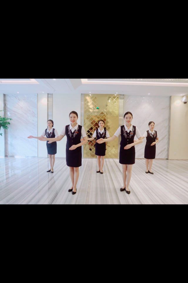 优雅服务，专业形象——四川农兴信合酒店员工服务礼仪与技能培训（女士篇）